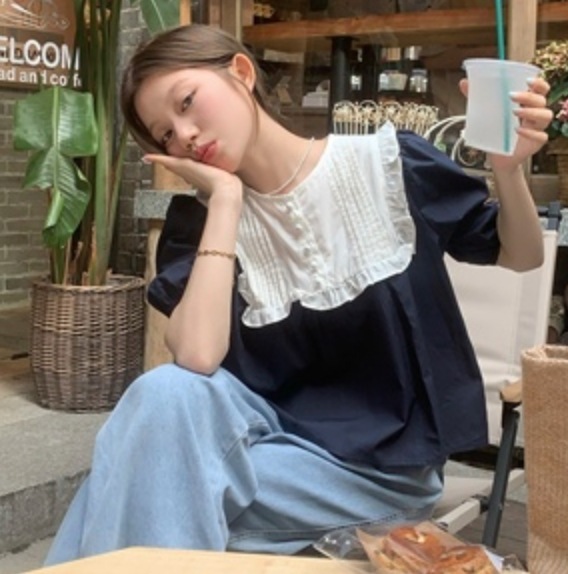 トップス シャツ ブラウス カットソー 袖あり 半袖 パフスリーブ ラウンドネック フリル かわいい 大人可愛い きれいめ シンプル カジュアル 大人 上品 おしゃれ お洒落 かっこいい レトロ