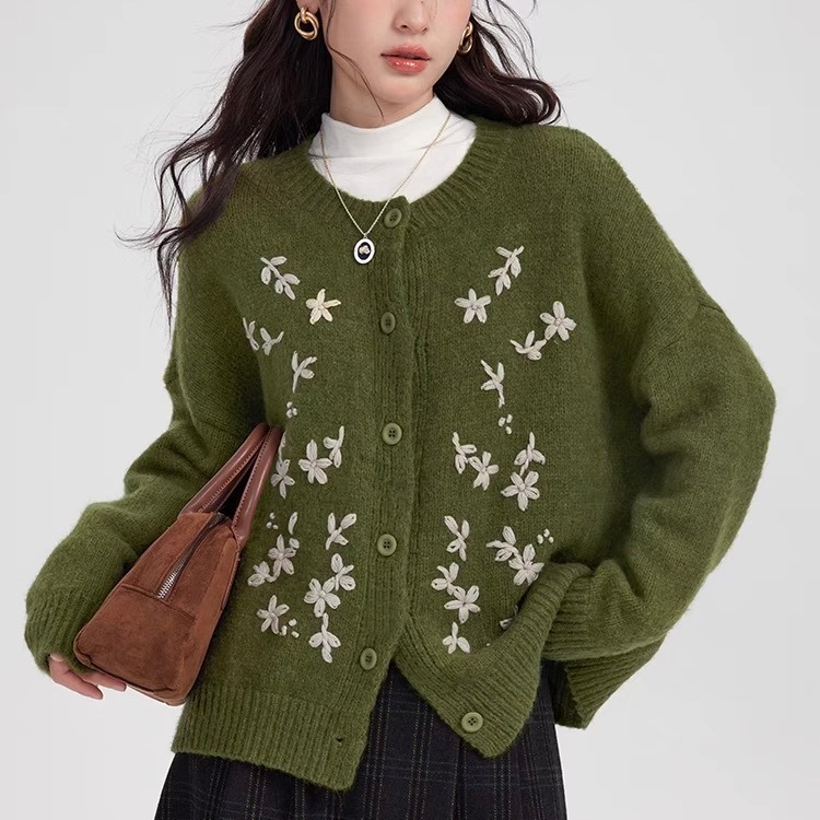 レディース トップス ニット セーター カーディガン 前開き 長袖 ラウンドネック 刺繍 ボタン かわいい 大人可愛い きれいめ カジュアル おしゃれ レトロ こなれ感 ガーリー 抜け感 ヴィンテージ 9,713円