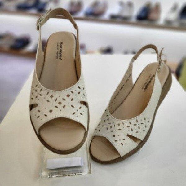 女性超軽量コンフォートサンダル ARA3FQ025