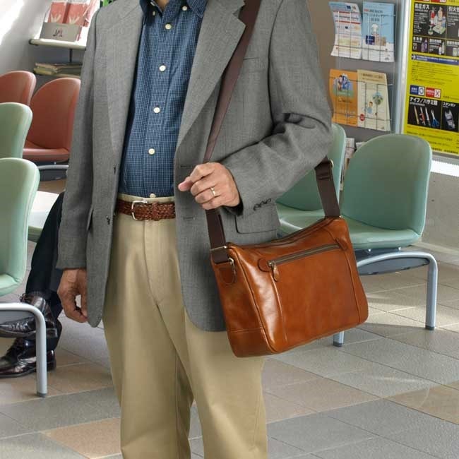 送料無料 BLAZER CLUB オイルヌメ革 ショルダーバッグ メンズ ビジネスバック 牛革 本革