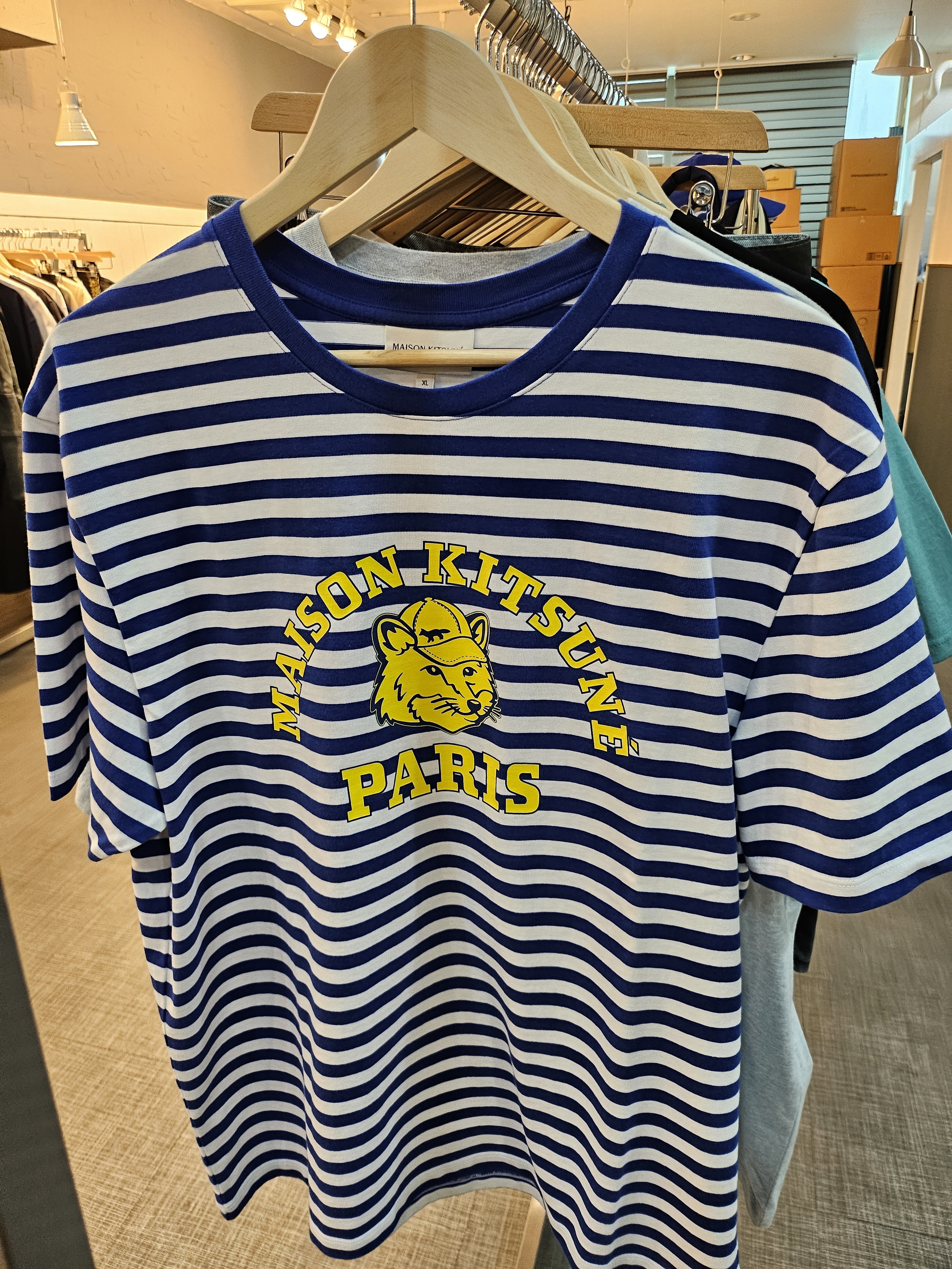 【MAISON KITSNE】 FOX HEAD FRIENDS PRINTED STRIPED REGULAR T-SHIRT : WHITE COBALT (KOREA EXCLUSIVE)
