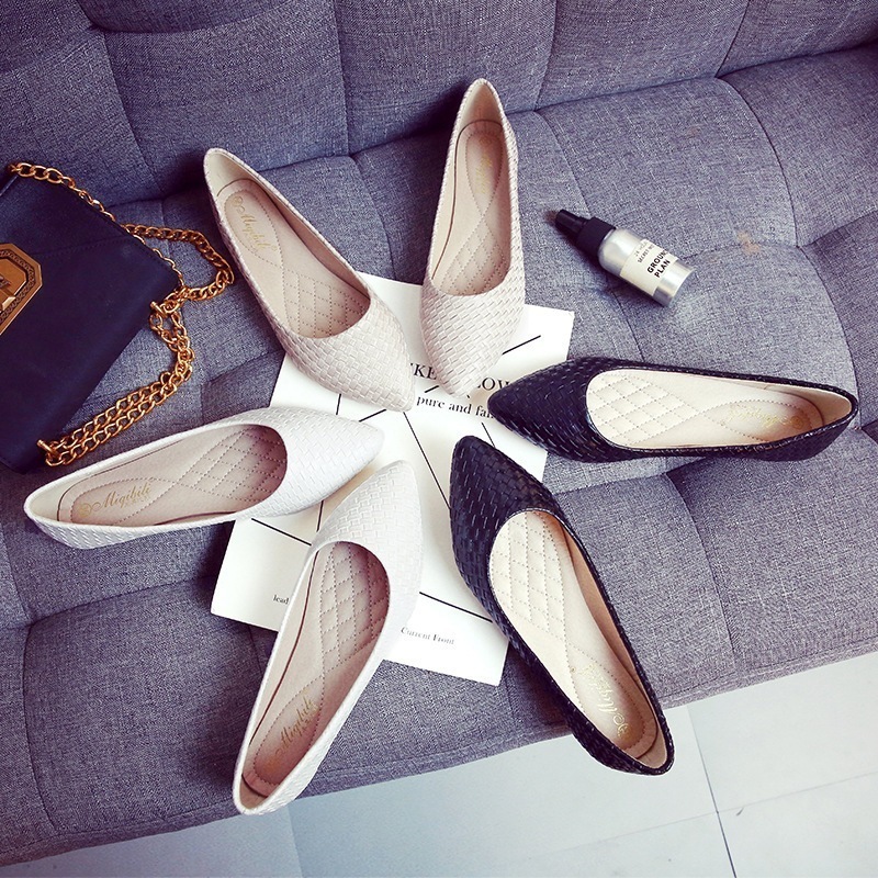 フラットパンプス ポインテッドトゥ ローヒール オルチャン ぺたんこ 韓国 レディース ベージュ ブラック ホワイト 黒 白 歩きやすい 普段使い 存在感 スタイリッシュ 通勤 通学 OL