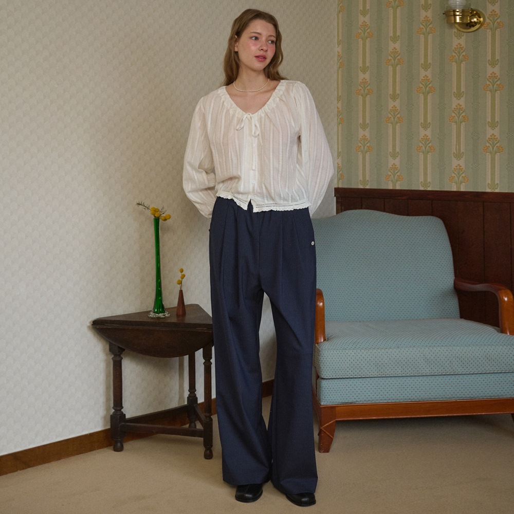 Two-tuck striped slacks [Navy]