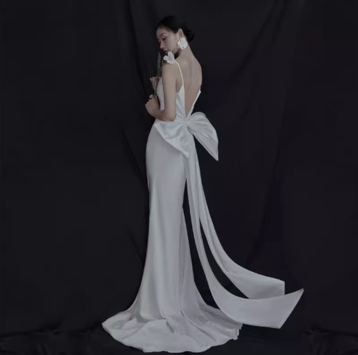 ウェディングドレス バックリボン Aライン マキシ Aライン オフショルダー無地 ロング ホームパーティーアイテム 謝恩会 結婚式二次会 かわいい 大人可愛い きれいめ 上品 おしゃれ 都会的