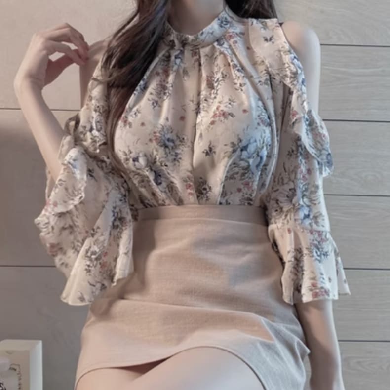 トップス デート シャツ ブラウス カットソー 袖あり 半袖 フリル かわいい 大人可愛い きれいめ シンプル カジュアル 大人 上品 おしゃれ お洒落 主役級 存在感 夏 オールシーズン 10代