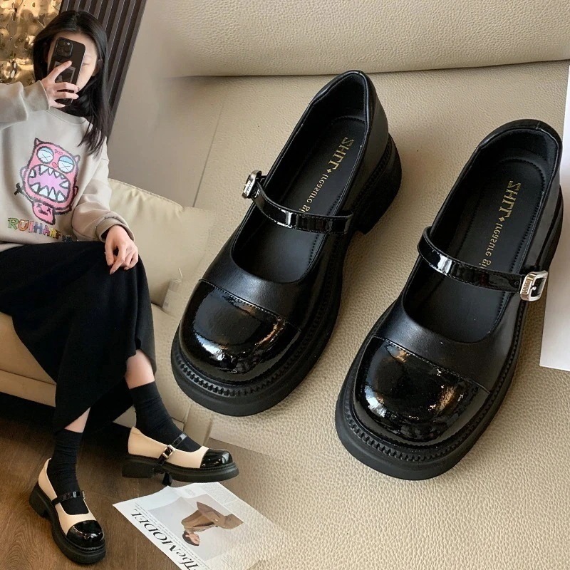 パッチワークの小さな香水スタイルの女性のシングルシューズ カレッジスタイルのメアリージェーンシューズ 厚底ローファー 厚底ローファー
