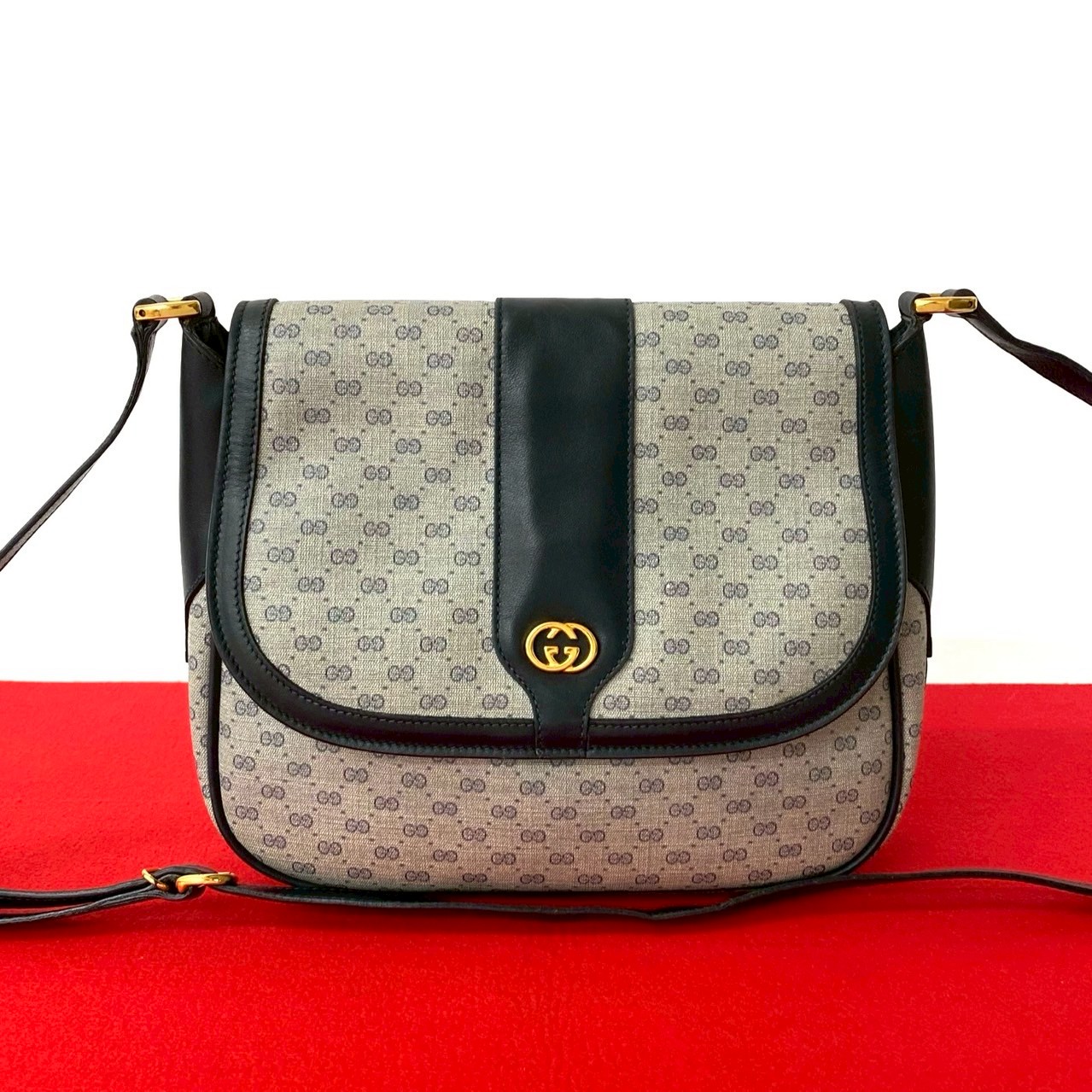 ヴィンテージ マイクロGG ロゴ 金具ショルダーバッグ レザー PVC ネイビー 61364