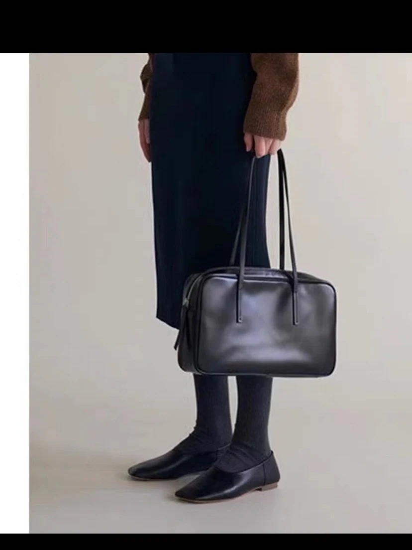 本革ショルダーバック　通勤通学本革トートバッグ　韓国人気トートバッグ　お洒落な女性バッグ　通勤通学ショルダーバッグ　レディースバッグ　軽量バッグ　お洒落なカバン　韓国バッグ　人気