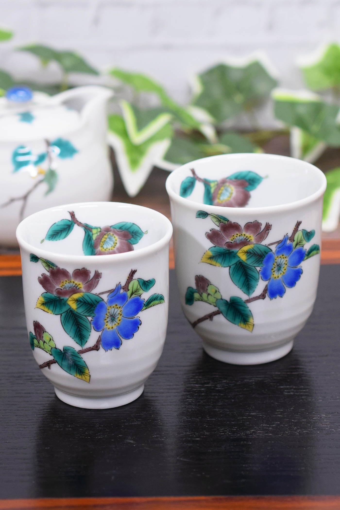和座の蔵 おしゃれ ペア 湯呑み 九谷焼 夫婦湯呑み 山茶花 陶器 ブランド 和食器 日本製 結婚記念日 還暦祝い 古希祝い 喜寿祝い 傘寿祝い 米寿祝い プレゼント ギフト