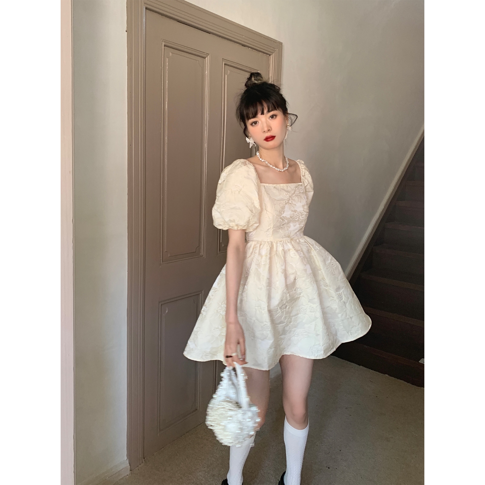 フレンチカラー ウエストドレス夏 バブルスリーブストラップ バックエアスカート ワンピース フレアワンピース ミニ丈 半袖 パフスリーブ スクエアネック Aライン ウエストリボン バックリボン