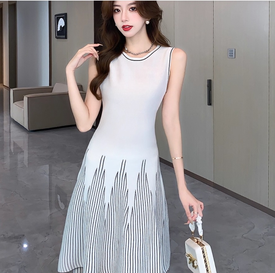 レディース ワンピース ミニ ひざ丈 ノースリーブ ラウンドネック タイト スリム 細身 スマート かわいい きれいめ シンプル カジュアル おしゃれ ラフ スポーティー 個性的 クール 存在感