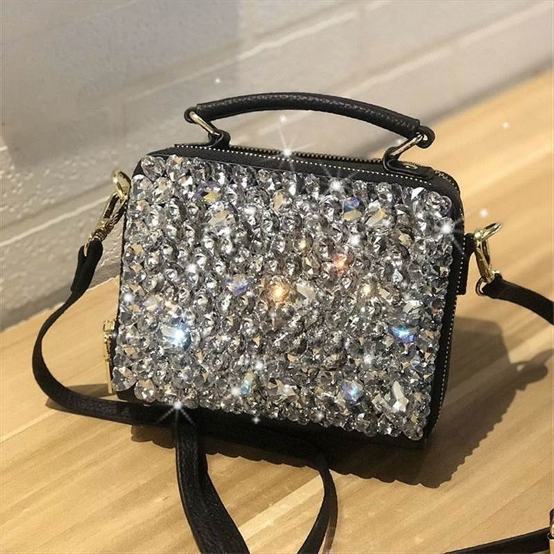 【急速出荷!】人気 3色 ショルダー ショルダーバック 肩掛け ラインストーン 多機能 無地 手持ち バッグ レディース 派手 煌びやか 華やか コンパクト 学生 ブラック シルバー ゴールド 黒 金