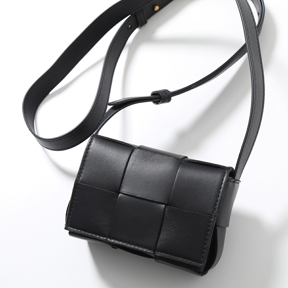 BOTTEGA VENETA ボッテガヴェネタ ショルダーバッグ CANDY キャンディー カセット 666688 VMAY1 メンズ マキシイントレチャート 鞄 8425/BLACK 129,564円