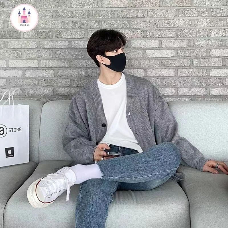 メンズニットのトレンドゆるやかな韓国版カジュアルVネックの上にカーディガンを着ます 6,566円