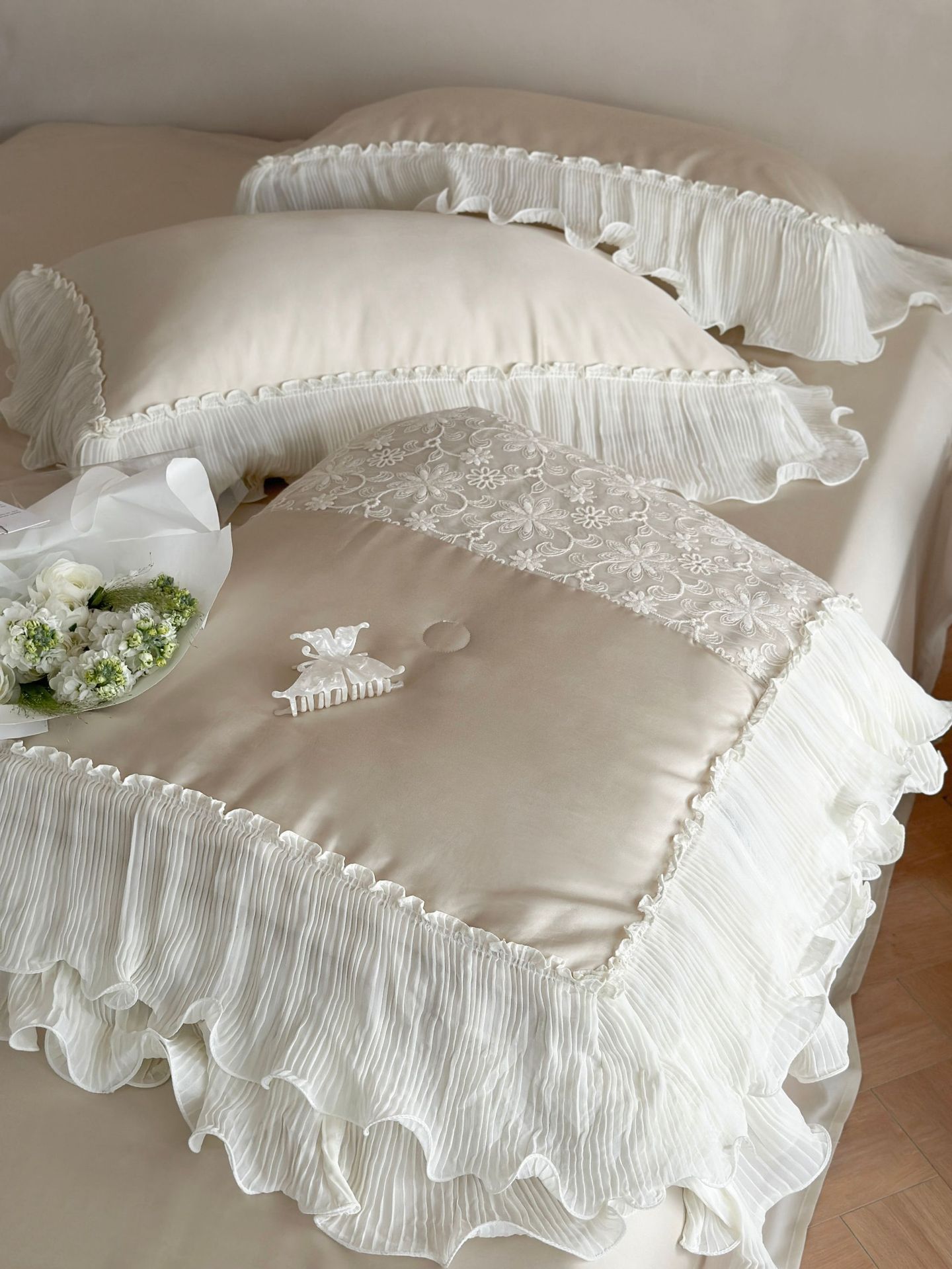 注目商品立体細工 夏用 掛け敷布団セット 肌布団 フラットシーツ 枕カバー 4点セット 宮廷風 シフォン プリーツ シルク レース 贅沢 高級 安眠 快適 抗菌 吸汗 通気 吸湿 防臭 ホテル仕様 ダ