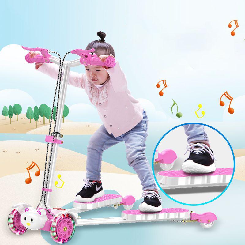 【新入荷】4輪 キックボード 軽量 左右独立 ハンドブレーキ キックスケーター キックバイク キックスクート スケートボード スクーター LED 光る