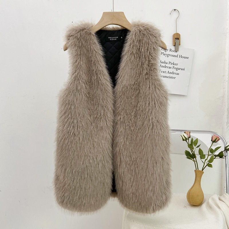 トップス ベスト ジレベスト Vネック 前開き ボタン ミディアム丈 ふわふわ かわいい 大人可愛い きれいめ シンプル 上品 おしゃれ かっこいい カジュアル レトロ こなれ感 個性的 主役級