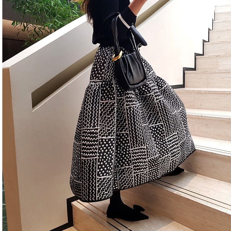 ジャガードスカート ハイウエスト ロング丈 バルーンスカート ロング丈 ウエストゴム スカート 総柄 黒 白 韓国 レディース オルチャン かわいい 可愛い 大人可愛い きれいめ カジュアル