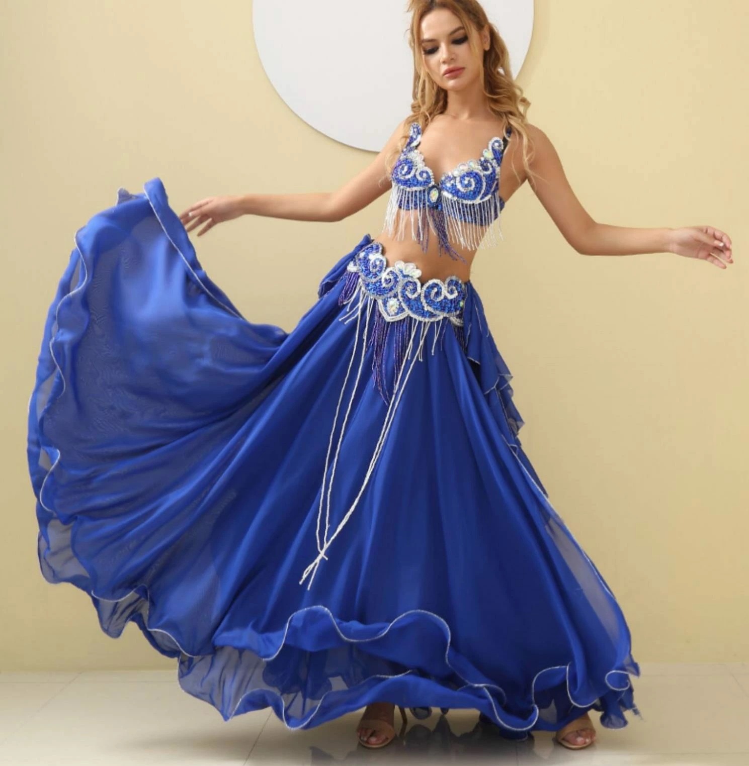 3色選　ベリーダンス衣装/上下セット＋ 腰巻き/３点セット/スパンコール/コスチューム/レディース/ 演出/高級感/社交ダンス/ダンス服 /ストレッチ/お洒落