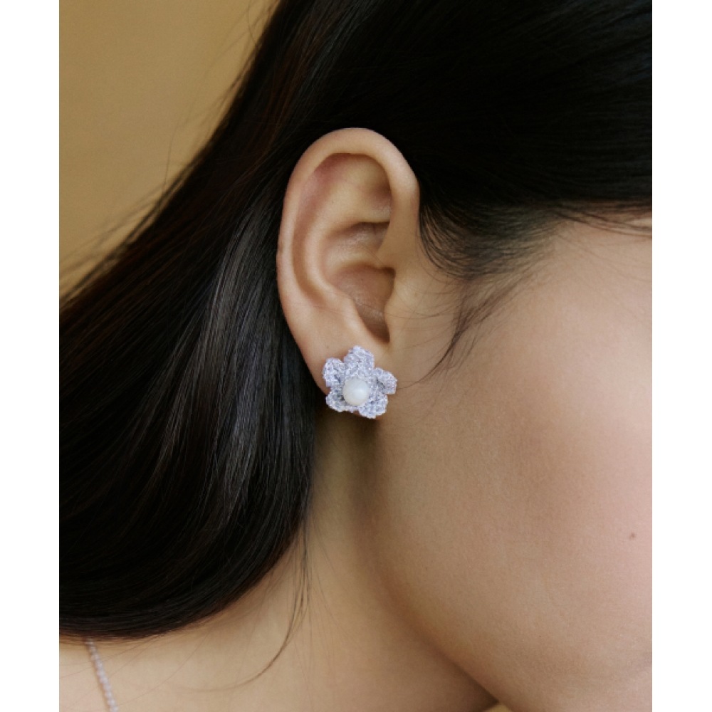 MERRYMOTIVE シャイニングシルバーブルームニットピアス