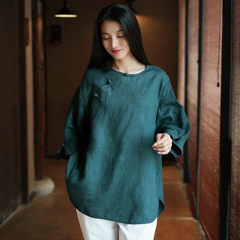 新しい中国風の婦人服 2024 早春の新長袖リネントップス女性の国民風刺繍プレートバックル綿とリネンのレトロな T シャツ