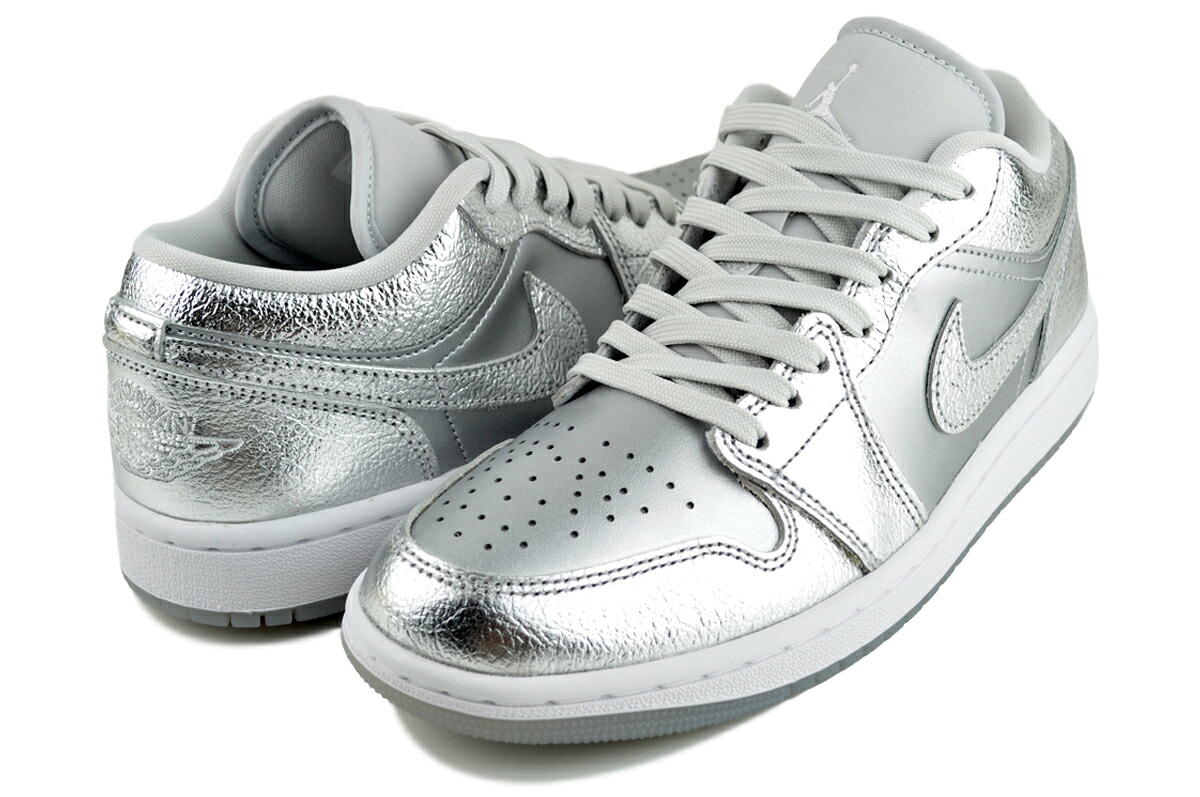 ウィメンズ エアジョーダン 1 ロー SE メタリックシルバー フォトンダスト fn5030-001