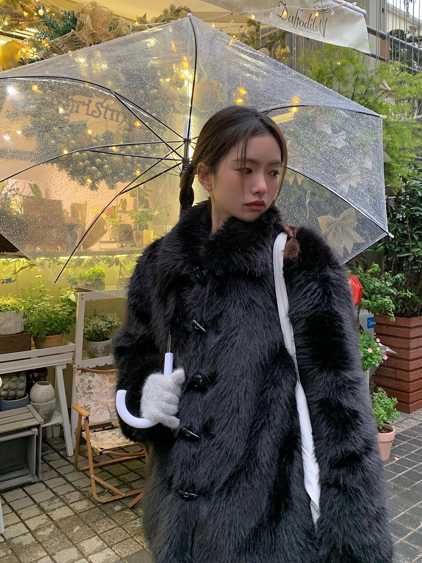 2024 新しい秋と冬のキツネの毛皮のコート女性のための黒ホーンボタンスリムファー豪華なファッショナブルなコート