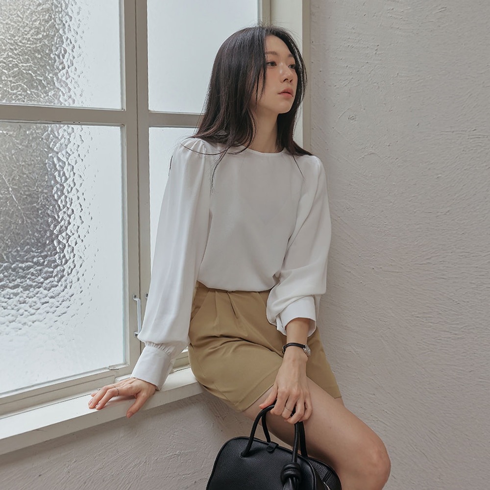 メリエンラウンドシャーリングカフスブラウス