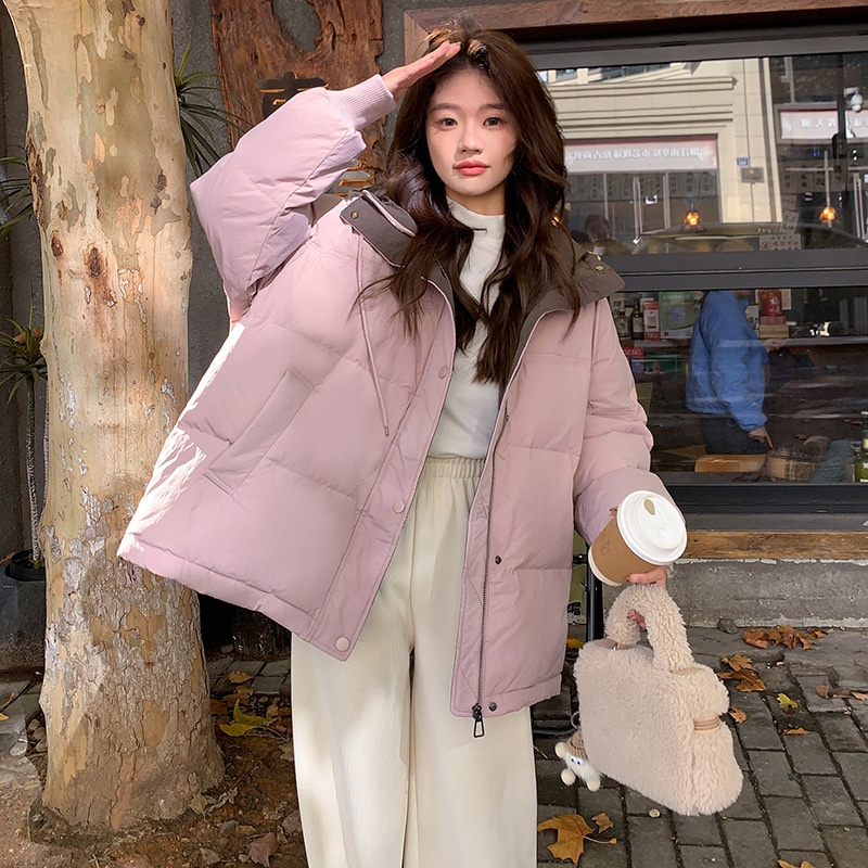 韓国年齢を軽減するコントラストカラーのフード付きショートダウンジャケット2024新しいカジュアルスリムで暖かいホワイトダックダウンジャケット