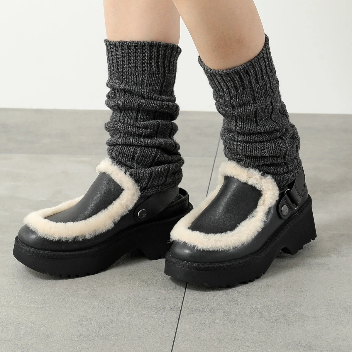 UGG アグ サンダル ESMEE LEATHER CLOG エスミー レザー クロッグ 1171507 レディース シープスキン ファー ヒールストラップ 厚底 シューズ 靴 BLK