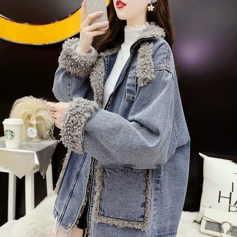 レディース ジャケット アウター 上着 デニム 羽織 前開き デニムジャケット 長袖 スタンドカラー オーバーサイズ フェミニン もこもこ ふわふわ ファスナー ポケット アメカジ ボア かわいい