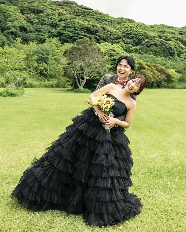 実例写真！カラードレス ブラック ベアトップ プリーツスカート オーバースカート 編み上げ 前撮り