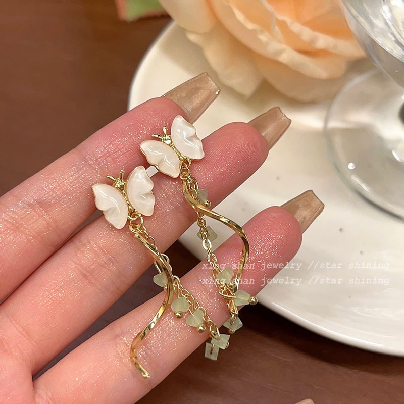 銀の森系ミントアイスグリーン個性的な蝶の耳飾り小人数デザイン高級感のあるフリンジピアス