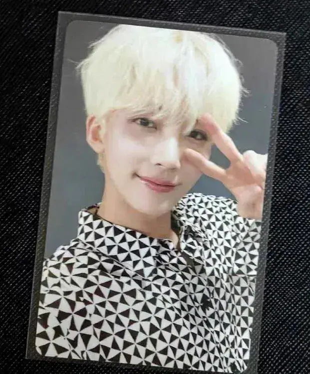 正規品保証　SEVENTEEN 　 2021年 回顧録 カラ島 jeonghan　 特典トレカ