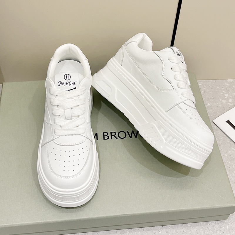 白の靴の女性の新型の100足の厚底通気性レジャー内に高真皮のマドレーヌ靴の女性を増やす