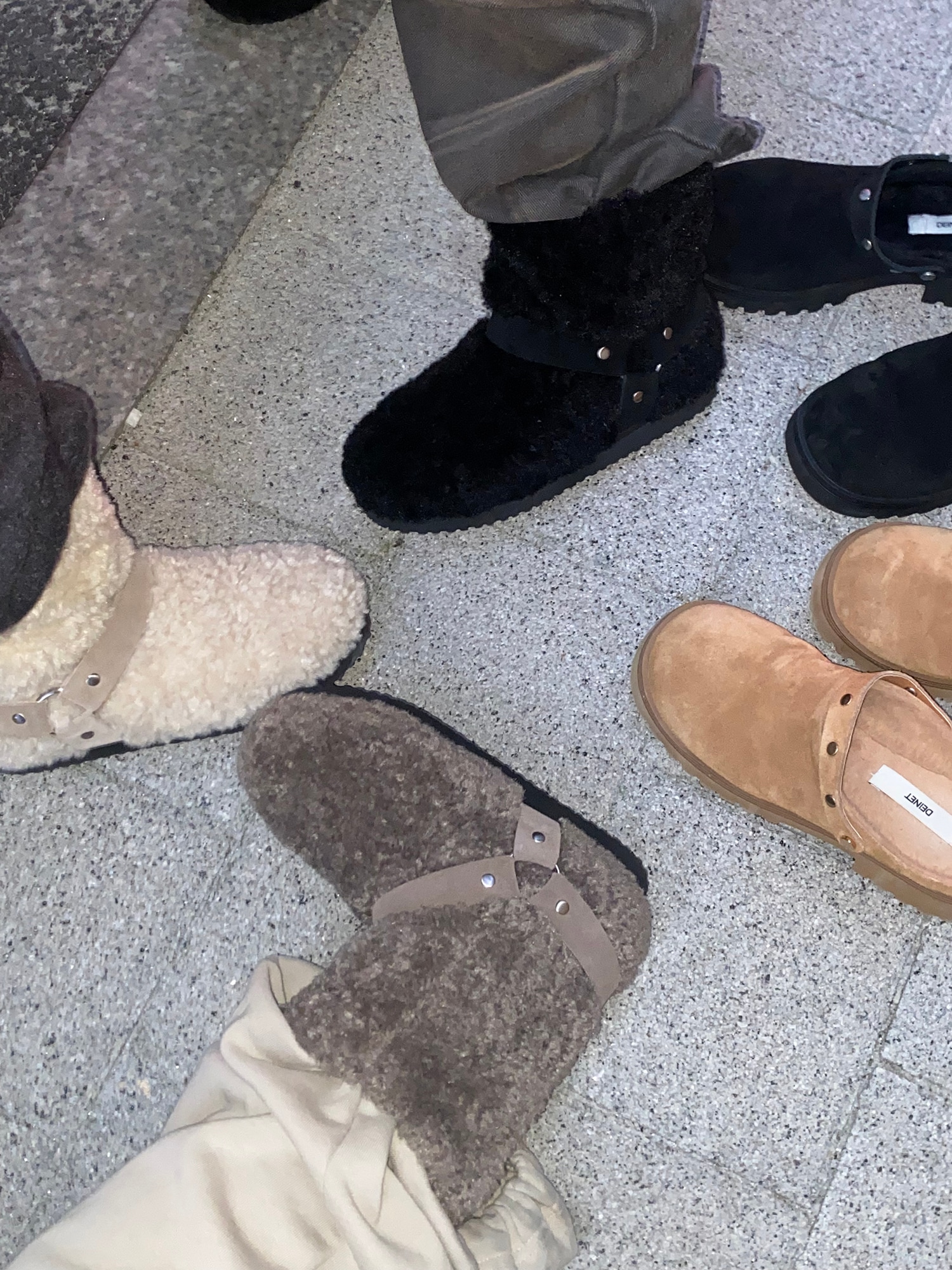 【DEINET】 POM POM FUR BOOTS : BLACK