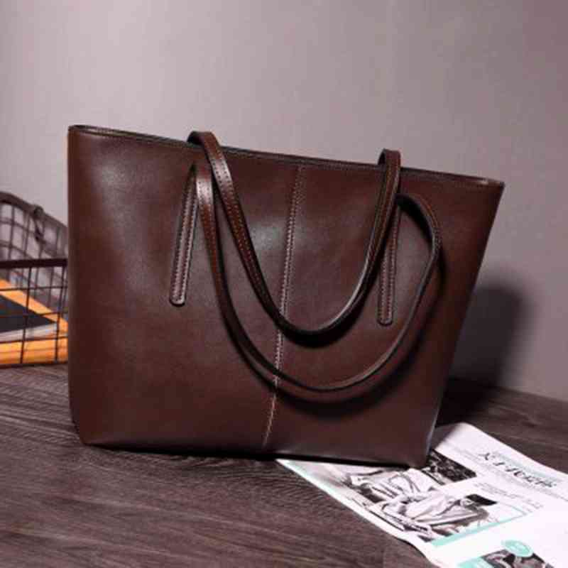 トートバッグ レディース 春 ナイロン ブランド 大きめ A4 冬 ショルダーバッグ 布 本革 小さめ 2WAY おしゃれ 黒 夏 秋 バッグ 通勤 ゴルフ レザー革 かばん 肩掛け ビジネス 革 フ