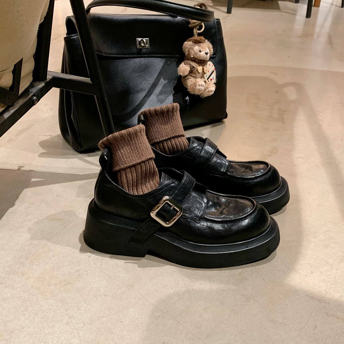 Cowhideバージョングレープマザーウォッシュホースレザーラウンドヘッドバックルブリティッシュワンフィートの小さな革靴女性の太い靴底靴