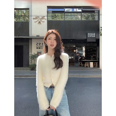 MULVAN柔らかな偽物のテンの毛のカーディガンセーター冬の女性の復古の丸襟の短いニットの上着を組み合わせることができます