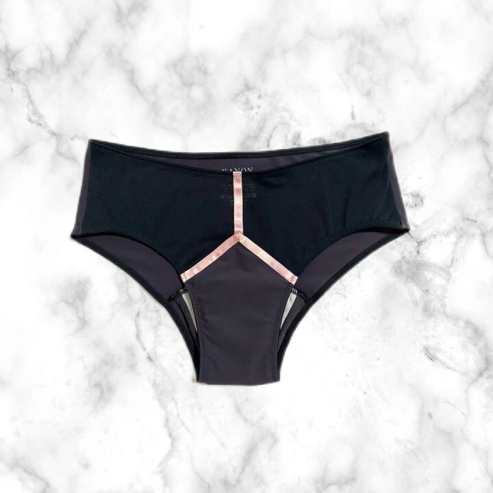 カノン吸水ショーツ【ブラックピンク】／吸水ショーツ／生理ショーツ／生理用ショーツ／サニタリーショーツ／オリモノから生理まで／ローライズ／ローウエスト／不正出血／生理不順／膣ケア／デリケートゾーンケア