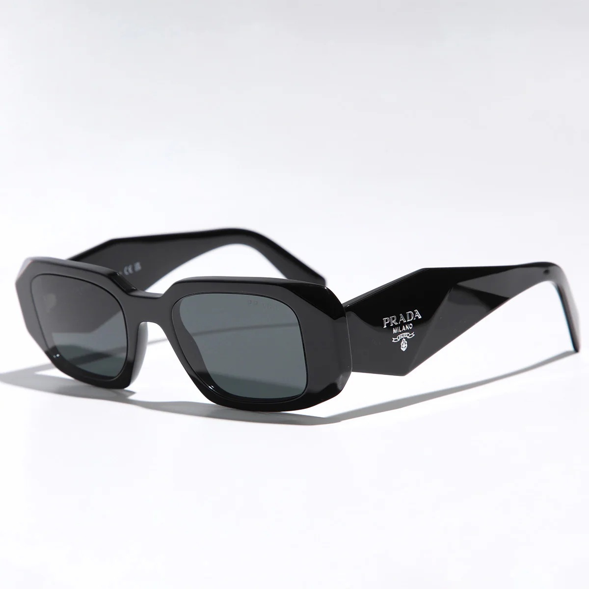 PRADA プラダ シンボルサングラス SPR 17W メンズ スクエア型 セルフレーム フルリム トライアングルロゴ 1AB-5S0/BLACK SPR17W 【mega】 38,197円