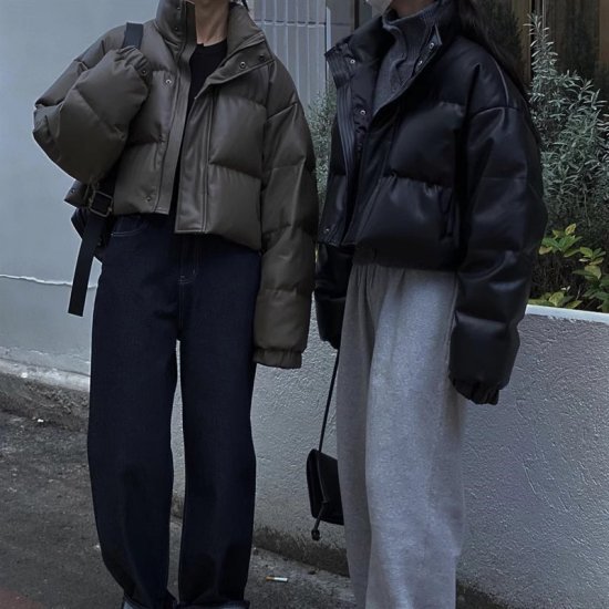 ダウンジャケット レディース ショート丈 レザー調 スタンドカラー ブルゾン ジャンバー クロップド丈 ボリューム シック モード スタイリッシュ かわいい カジュアル アウトドア 防寒 おしゃれ