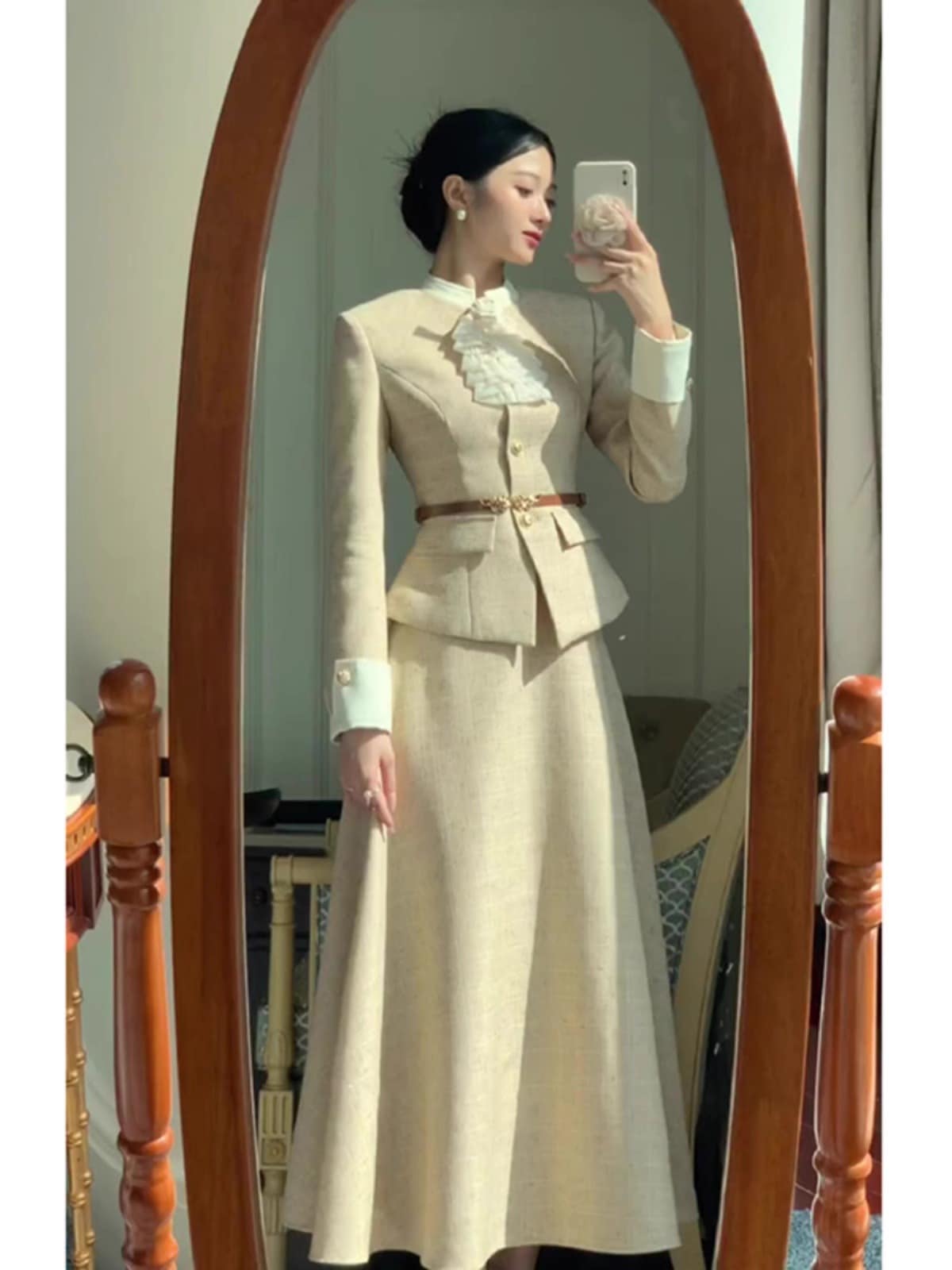 シャネル風のデザインが特徴的な裕福な相続人のための洗練されたエレガントなツーピースのスーツ