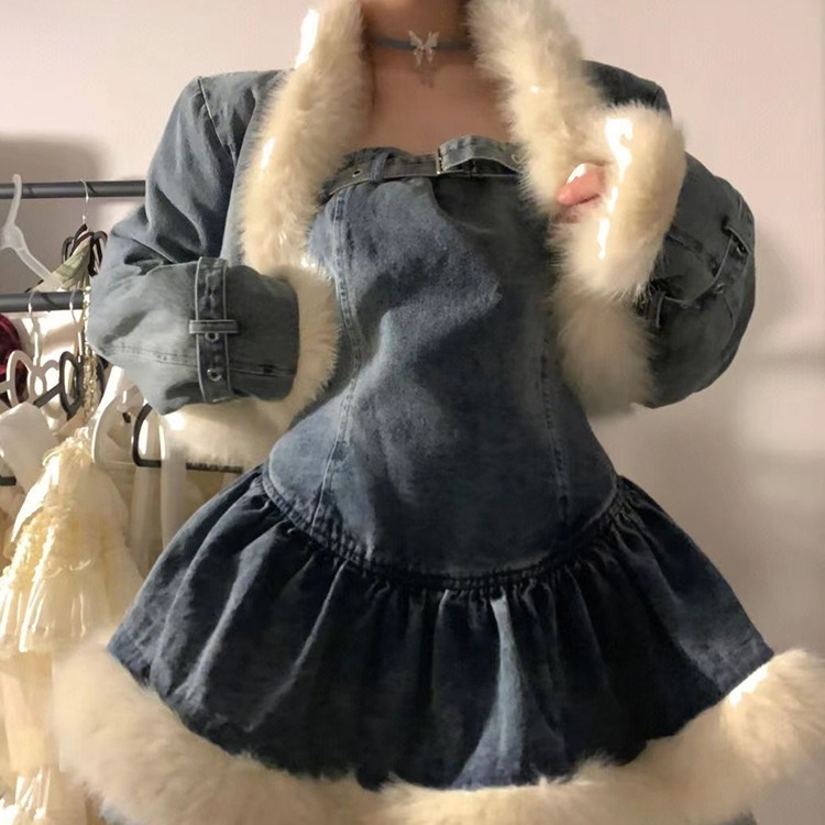 甘くてスパイシーなレトロデニムスーツレディース秋冬ファー裏地厚手ショートジャケットスリムウエストサスペンダードレスとパンツのツーピースセット