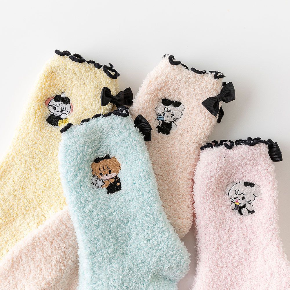 新しい高颜値mikkoベルベットのサンゴの靴下漫画の女性のストッキング保温かわいい家庭の月子靴下