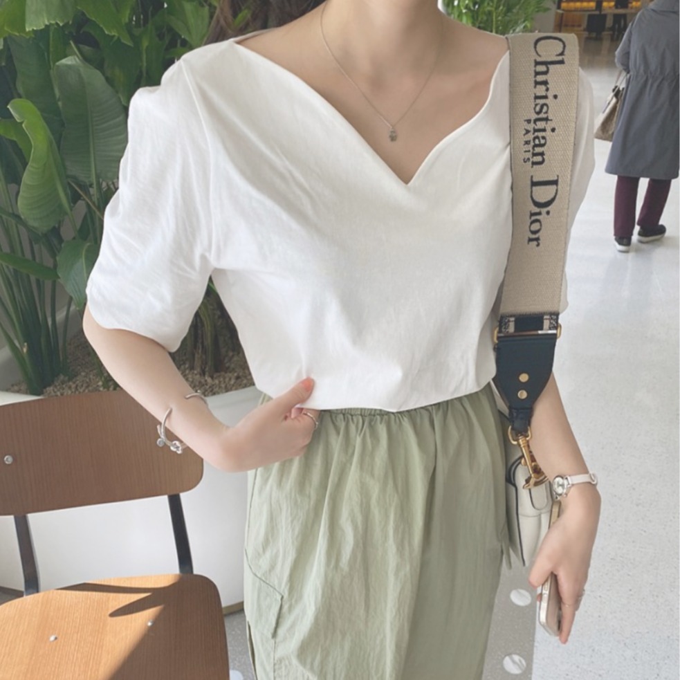 トップス Tシャツ シャツ ブラウス カットソー 白シャツ トップス 袖あり 5分袖 五分袖 Vネック 襟なし フレア セミフレア きれいめ シンプル 大人 上品 おしゃれ お洒落 かっこいい