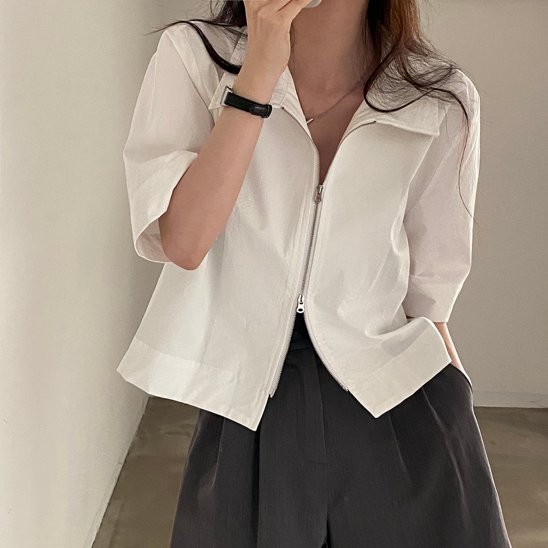 トップス シャツ 半袖 襟付き 前開き ダブルジップ ショート丈 かわいい 大人可愛い きれいめ シンプル 上品 おしゃれ かっこいい カジュアル こなれ感 個性的 主役級 ラフ 存在感 抜け感 春