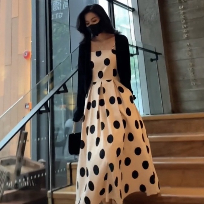 ドット柄キャミワンピース カーディガン ワンピース カーディガン フレアワンピース ワンピドレス ロング ロング丈 袖あり 長袖 Vネック フレア ハイウエスト 2点セット ツーピース かわいい