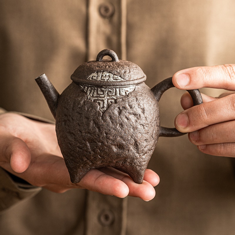 お茶を淹れるための古い粘土の銀のティーポット小さなティーポットシングルポット長老や指導者のための手作りのレトロな磁器ポットのギフトボックス