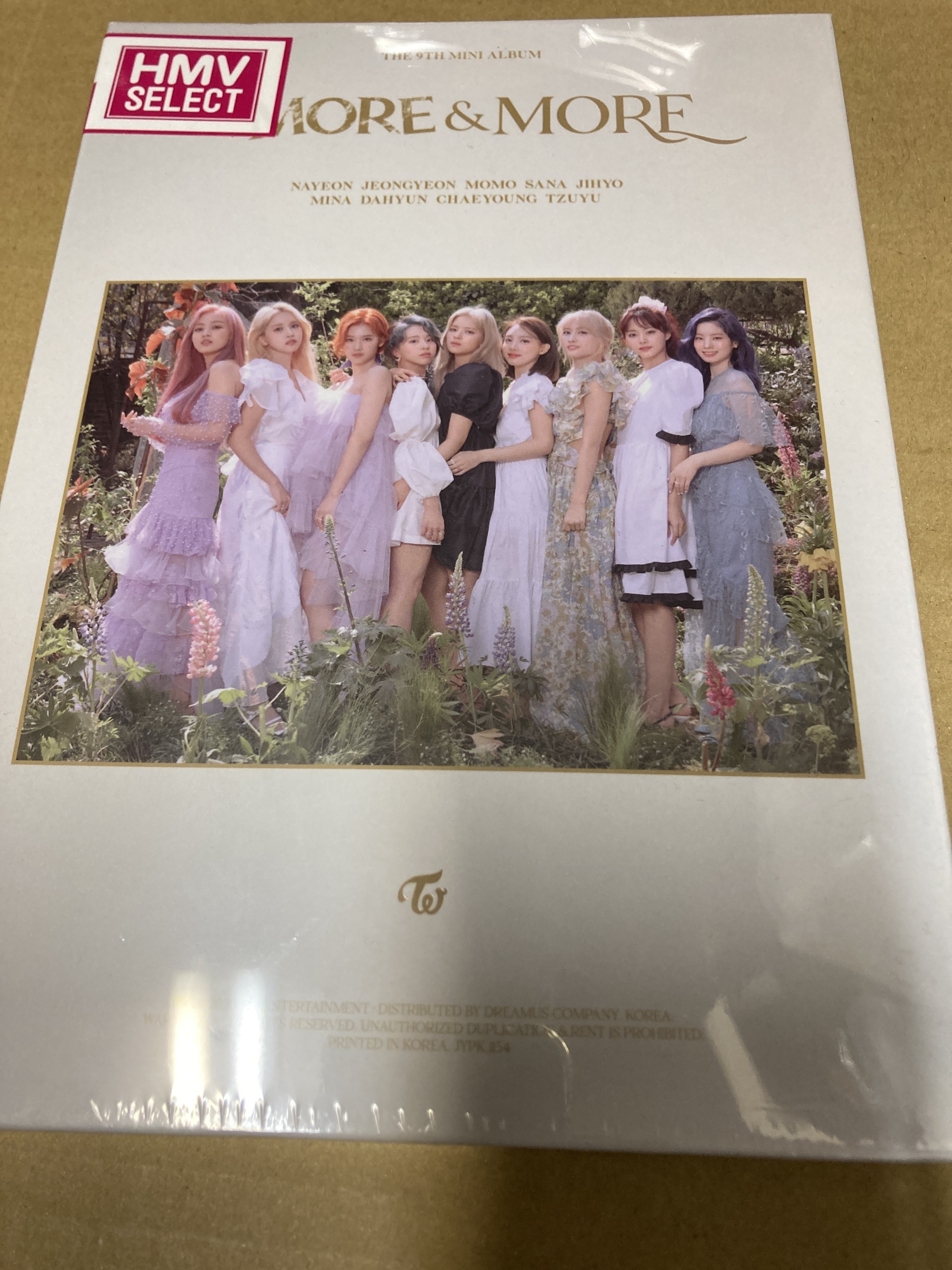 TWICE 9th Mini Album: MORE & MORE 新品未開封